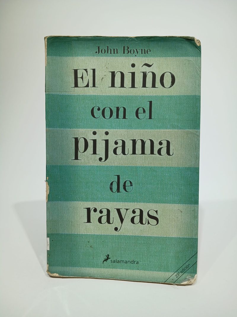 El niño con el pijama de rayas